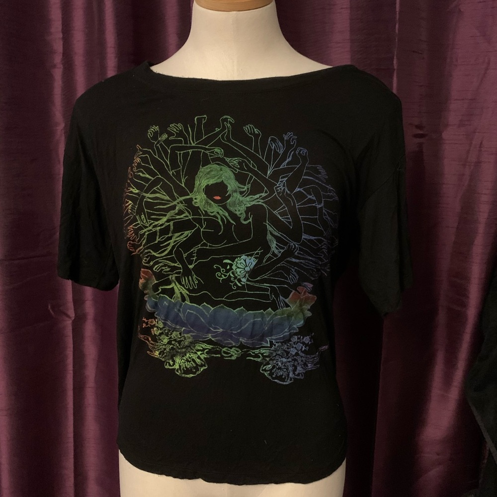 Stretchy Graphic Black Lotus Top